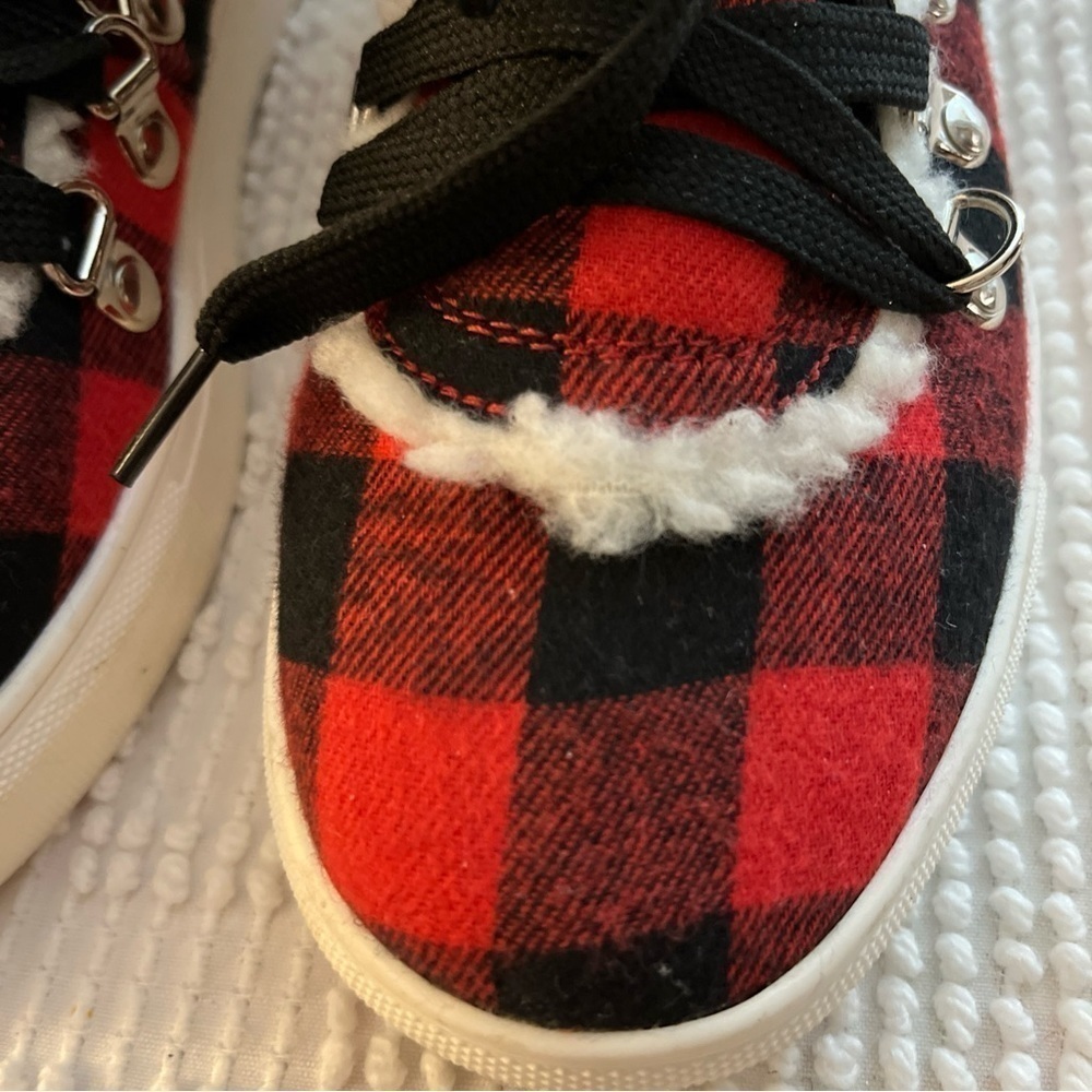 Very G Snuggly red and black plaid flannel boots with faux fur. Size 7. - Picture 5 of 11